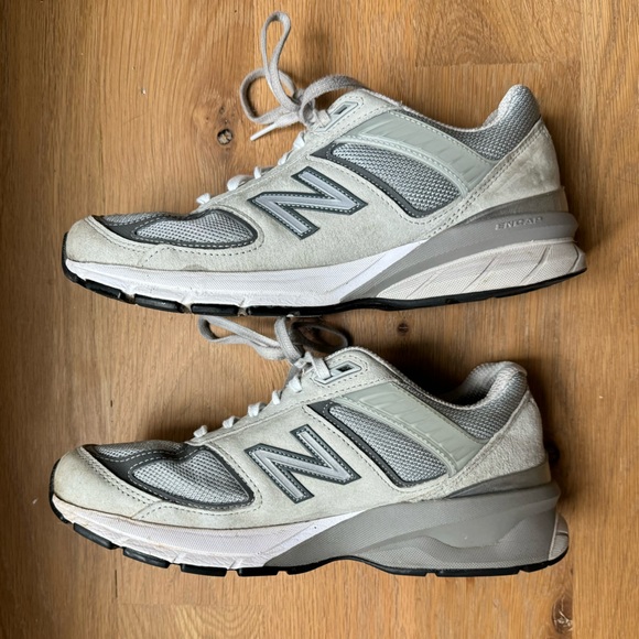 NEW BALANCE® 990v5  size 9 - Picture 1 of 9